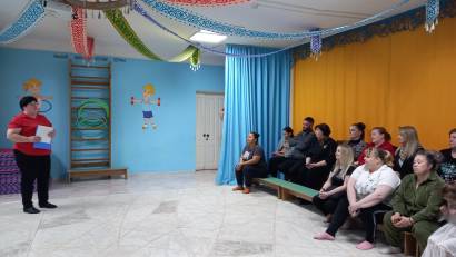 12 мамырда «Радуга» мектепалды тобында қорытынды ата-аналар жиналысы өтті, оған Смирнов мектеп-гимназиясы директорының тәрбие ісі жөніндегі орынбасары Сафонова О.В. және Смирново №1 ОМ бастауыш сынып мұғалімі Мельник И.Н. қатысты.